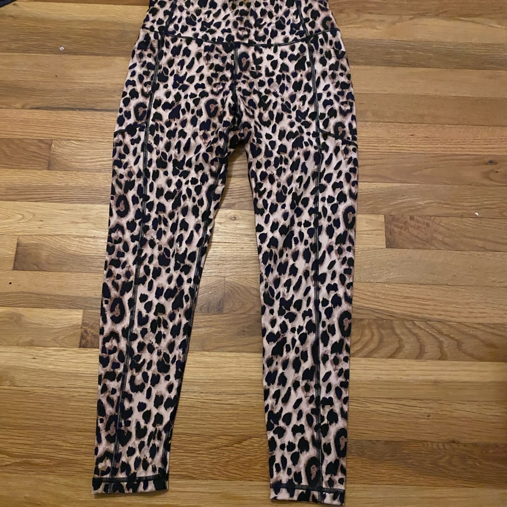 Victoria’s Secret size 8 leopard print ankle length workout legging
